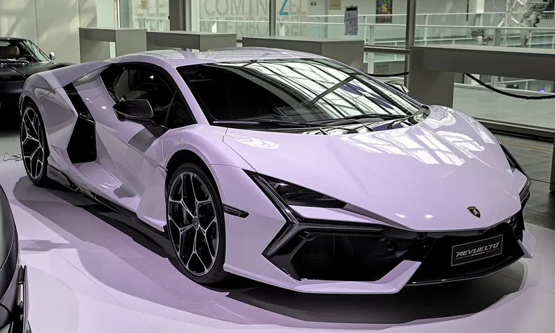 Lamborghini Revuelto