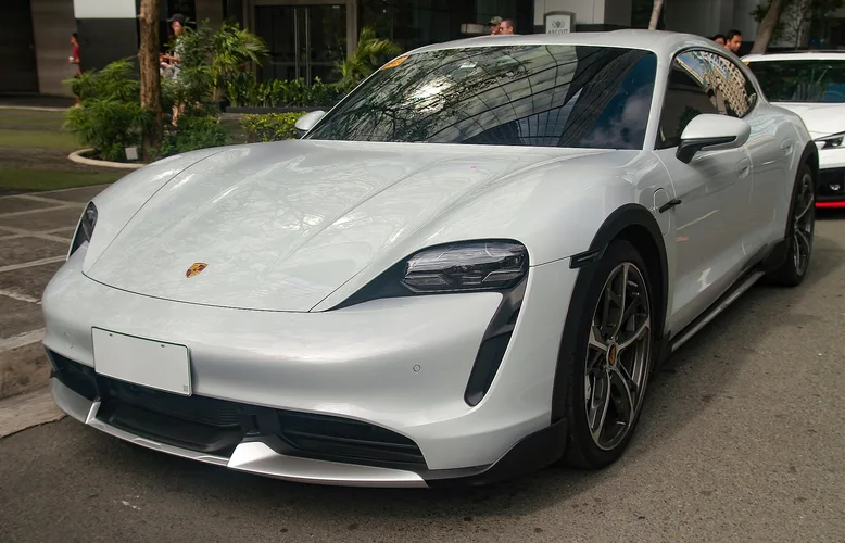 Porsche Taycan Cross Turismo – Test, Preise und Bewertung bei TrueAuto